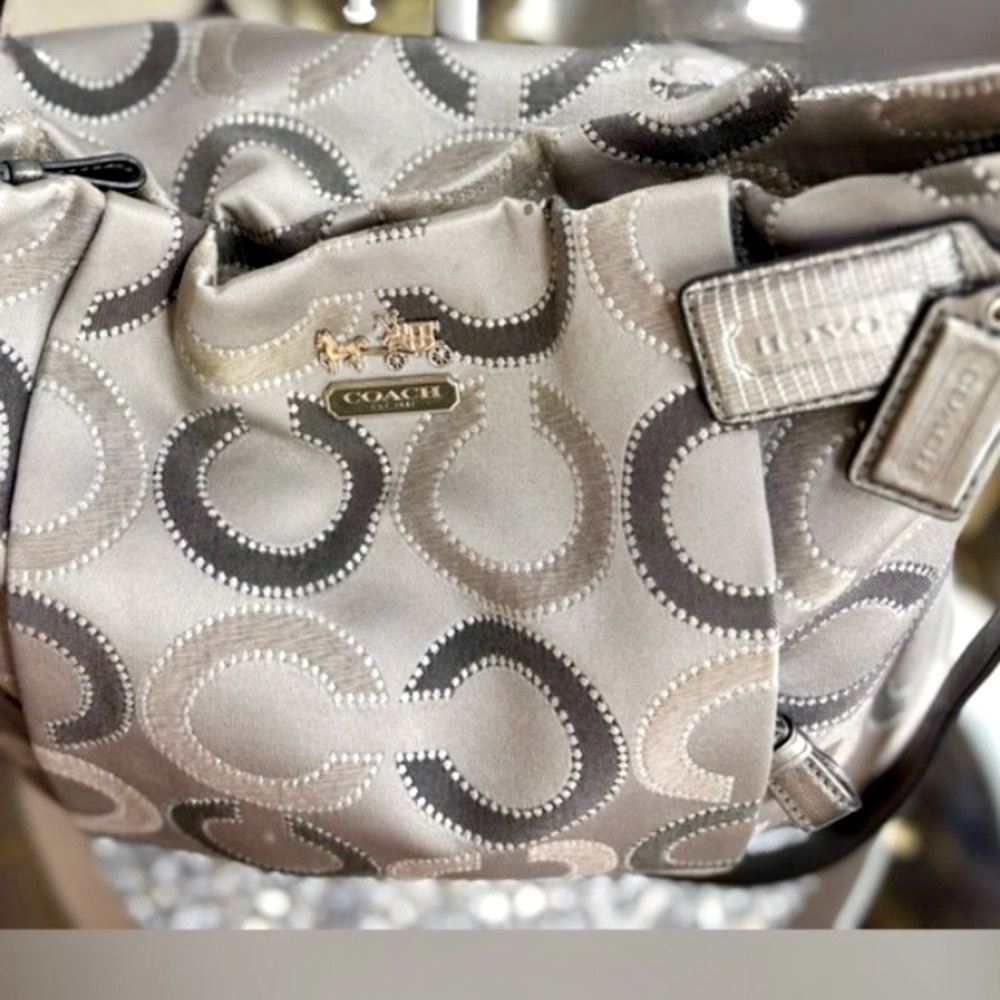 Coach Isabelle Madison silver metallic dotted Op Art Shoulder crossbody bag EUC - Picture 16 of 17